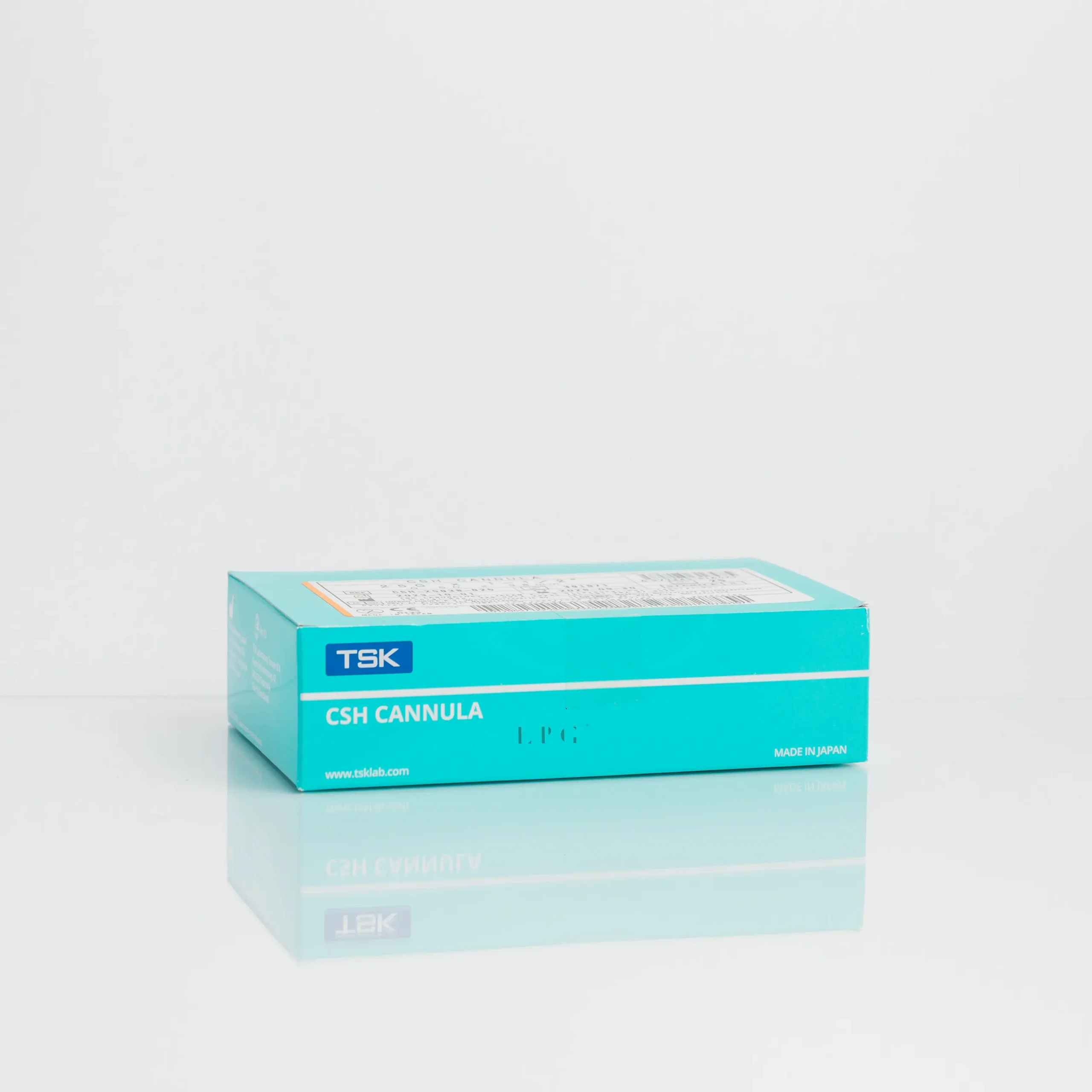 TSK CSH cannula packaging with turquoise background and white text, displaying brand and product information.